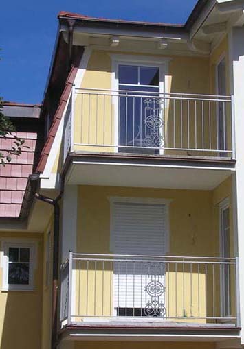 Metallgitter an einem Gebäude
